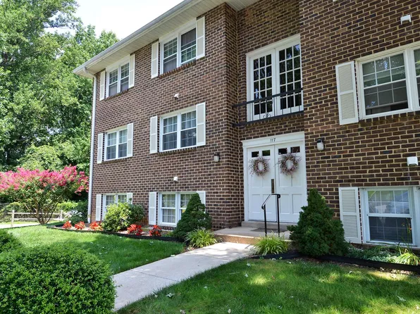 Hickory Hills Condominiums