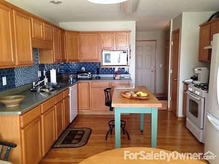 Bright and Modern
						:
						Backsplash was recently added