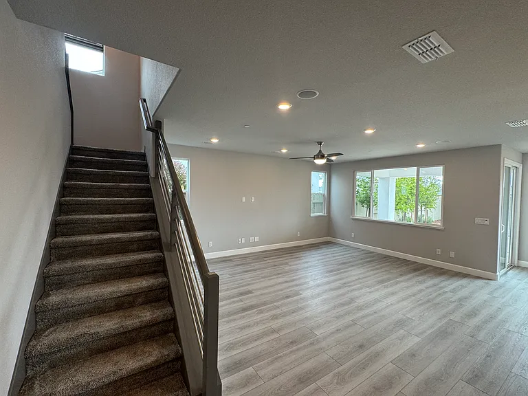 1417 Wadsworth Cir — Photo 14