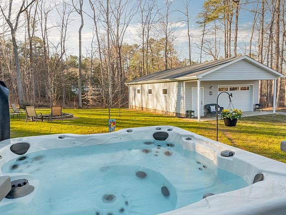 4th image of 211 S Sunset Dr