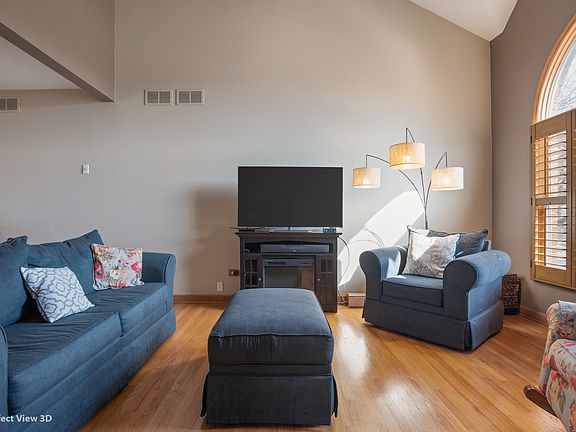 2nd image of 558 Sudbury Cir