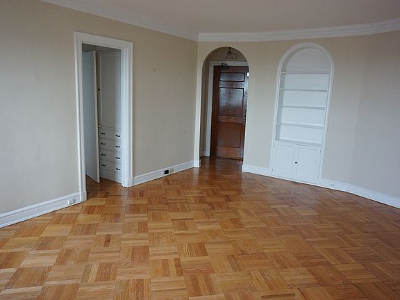 Living Room - Large 13'x19'
