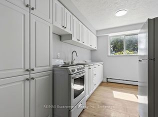 2393 New St #103, Burlington, ON L7R1K1