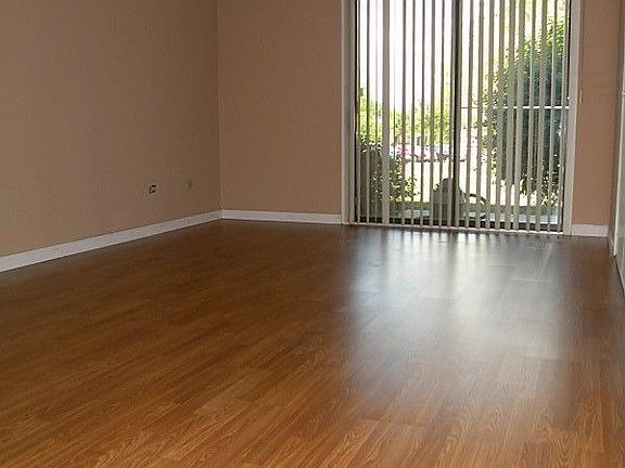 3rd image of 925 N Sterling Ave Unit 106