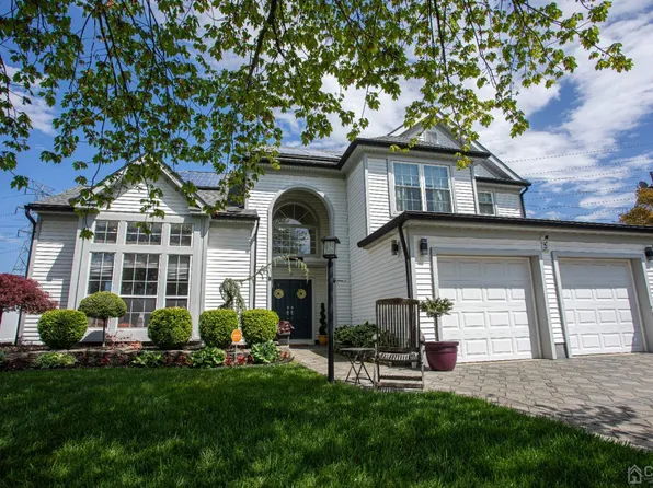 5 Parr Dr, Sayreville, NJ 08872