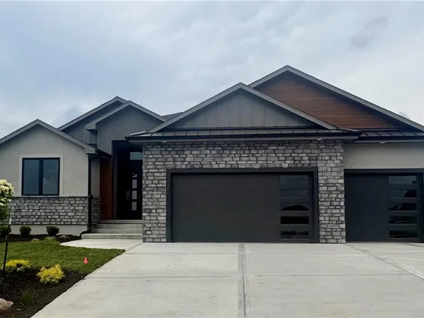 518 Bentwater Dr, Raymore, MO 64083