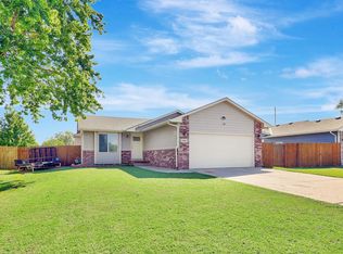 616 S Twin Pines Ave, Haysville, KS 67060