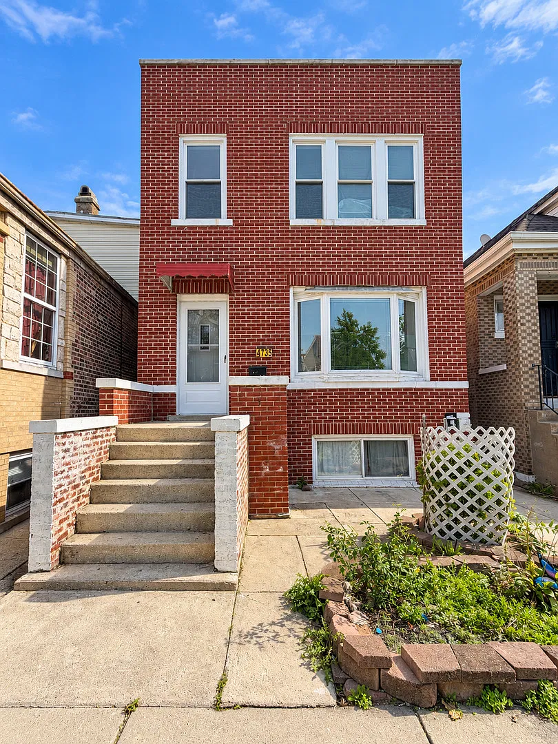4735 S Rockwell St — Photo 1