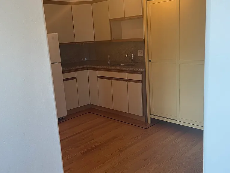 450 Ortega St #1 — Photo 8