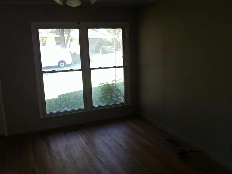 2445 S Sandusky Ave — Photo 5