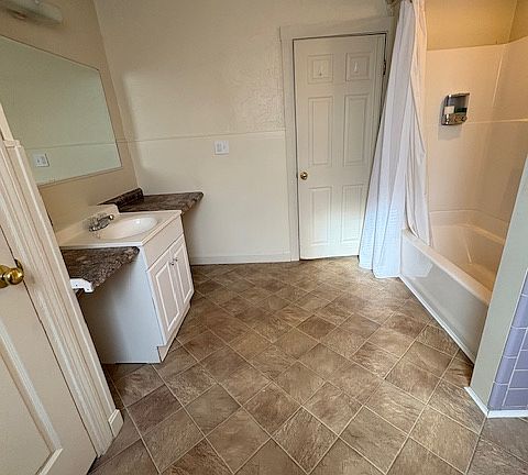 2nd image of 63 Franklin Ave APT 5