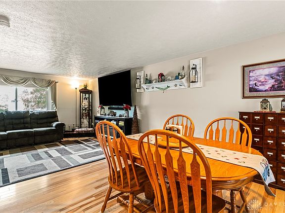3rd image of 1440 Meadow Moor Dr