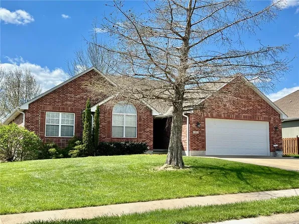 993 Clayton Pl, Odessa, MO 64076