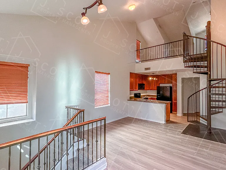 746 N Laguna Dr — Photo 1