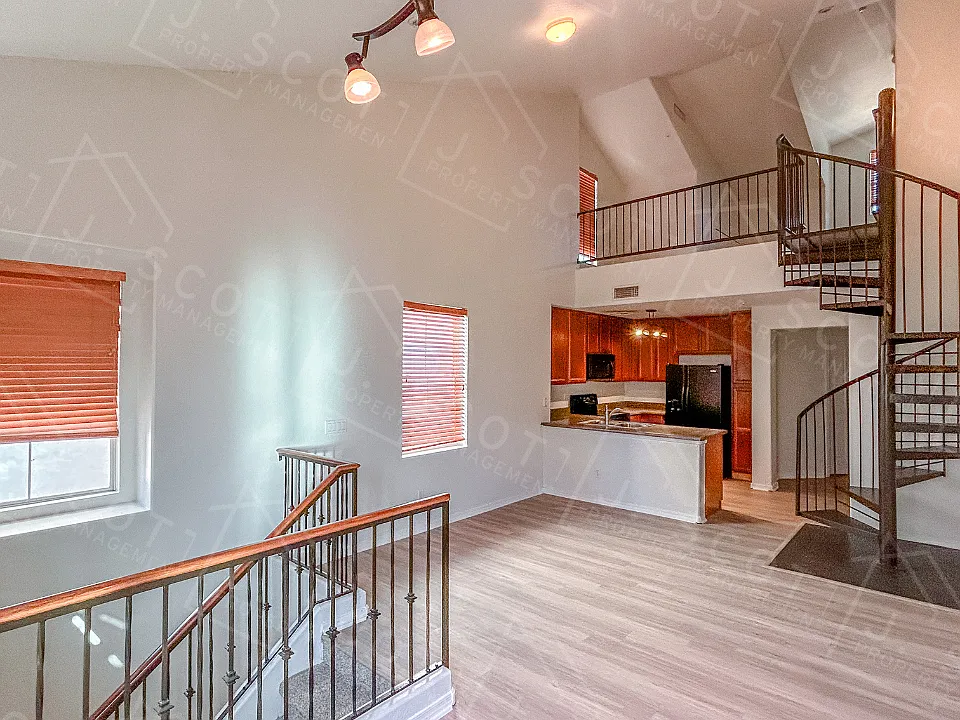 746 N Laguna Dr