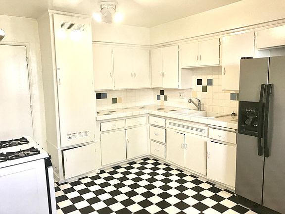 4th image of 1714 Morton Ave