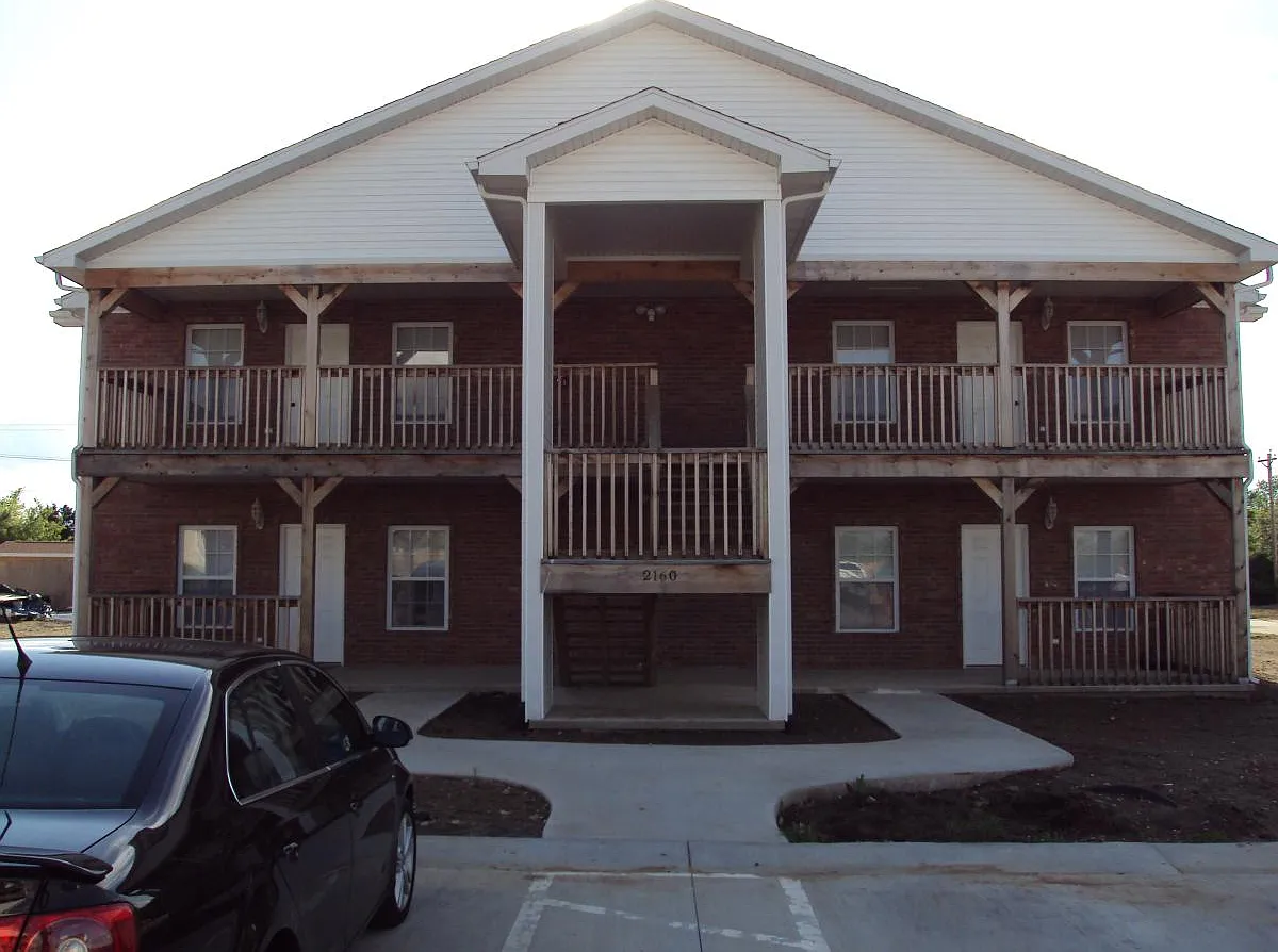 2 bed, 950 sqft, $800 — Photo 1
