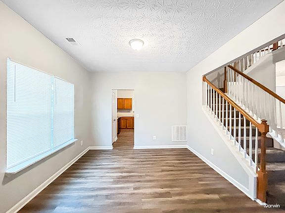 4th image of 6092 Sageview Ct