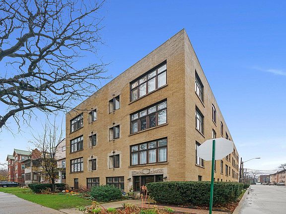 2nd image of 1136 Ontario St APT 3A
