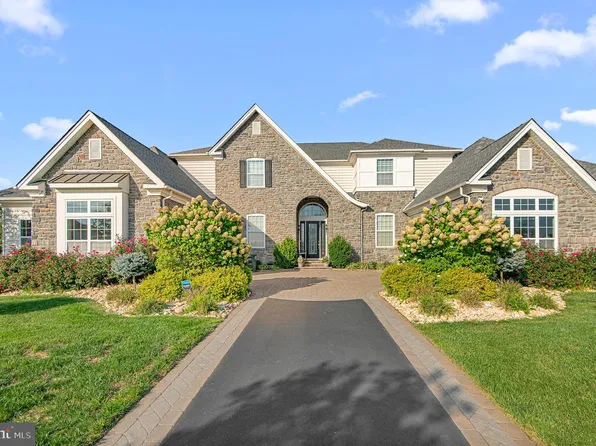 23 Oxford Dr, Ivyland, PA 18974