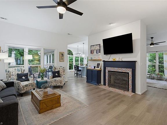 5th image of 4640 Holly Brook Dr