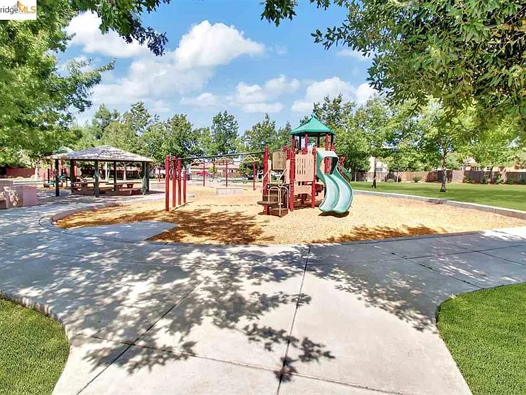 790 Yosemite Dr — Photo 40