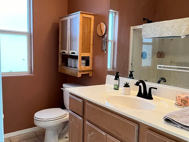 2056 E Desert Lakes Dr — Photo 15