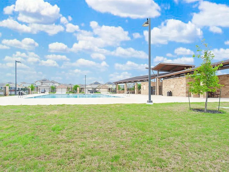 7409 Elk Pass Dr — Photo 17