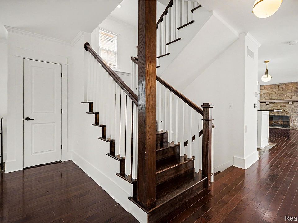 1389 Bird Ave, photo 4