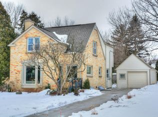 1125 S Parkway Dr, Brookfield, WI 53005