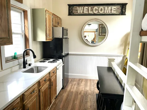 54 Center St #1, Wolfeboro, NH 03894