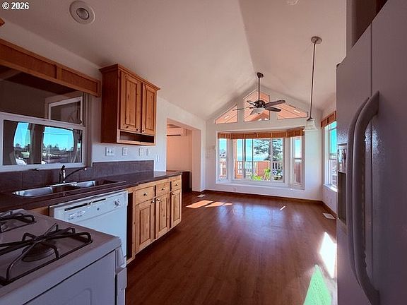 5th image of 16252 Tolman Ln #16