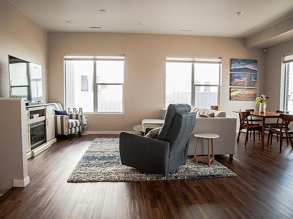 Living Room/Dining Area