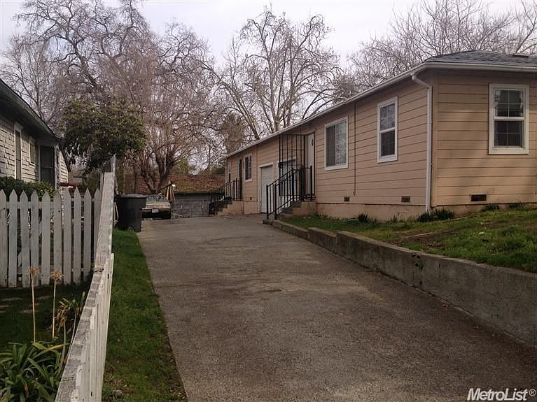 1st image of 128 Cedar St