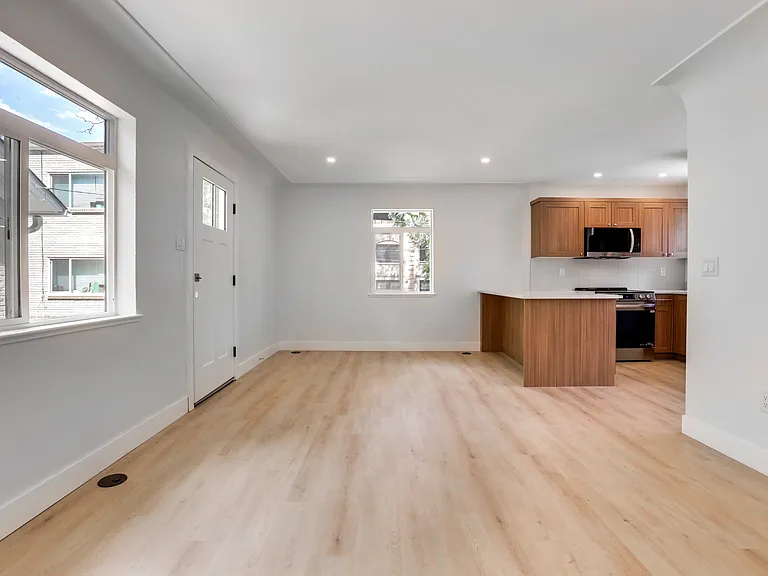1270 N Logan St #9 — Photo 21