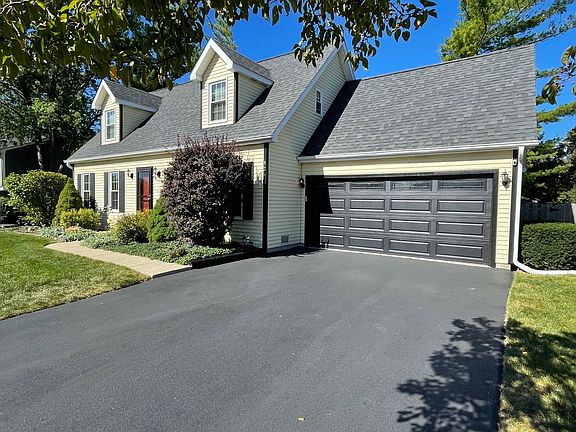 3rd image of 920 Harvest Dr