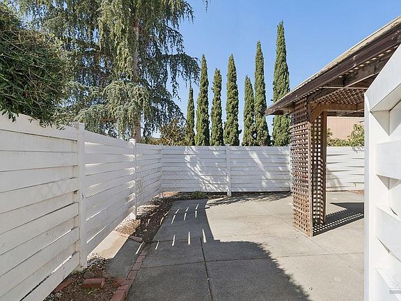 4th image of 308 Dapple Drive