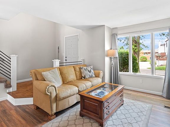 4th image of 66 Spring Song Ct #F