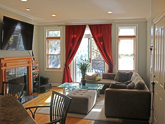 Living Room w/ fireplace 