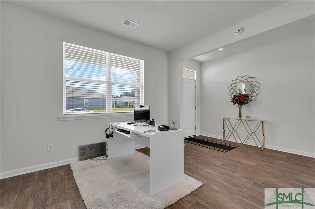 4 bed, 2.5 bath, 2514 sqft, $2,400 — Photo 3