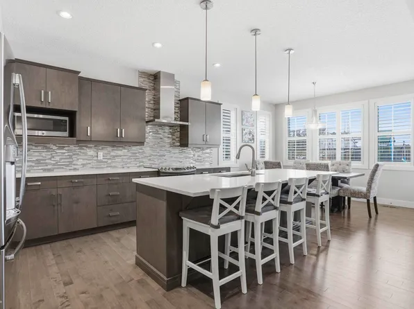 1915 77th St SW, Edmonton, AB T6X 1V9