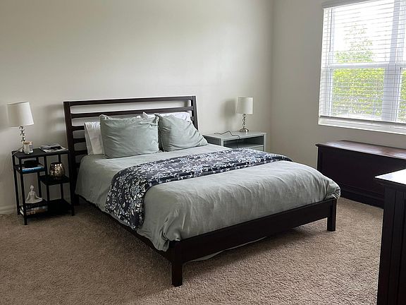 Master Bedroom (1 of 2)