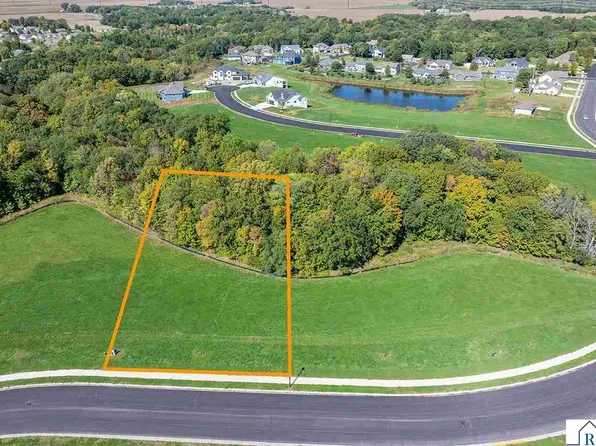 2121 Deerwood Dr, Mankato, MN 56003