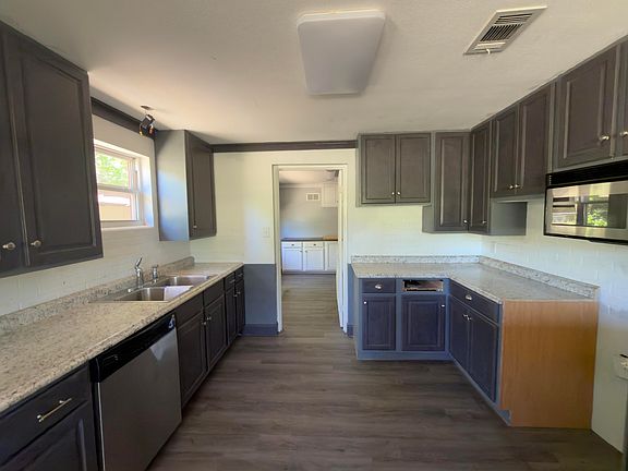 4th image of 324 Goodwin Rd