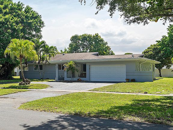3rd image of 521 SW 59th Avenue