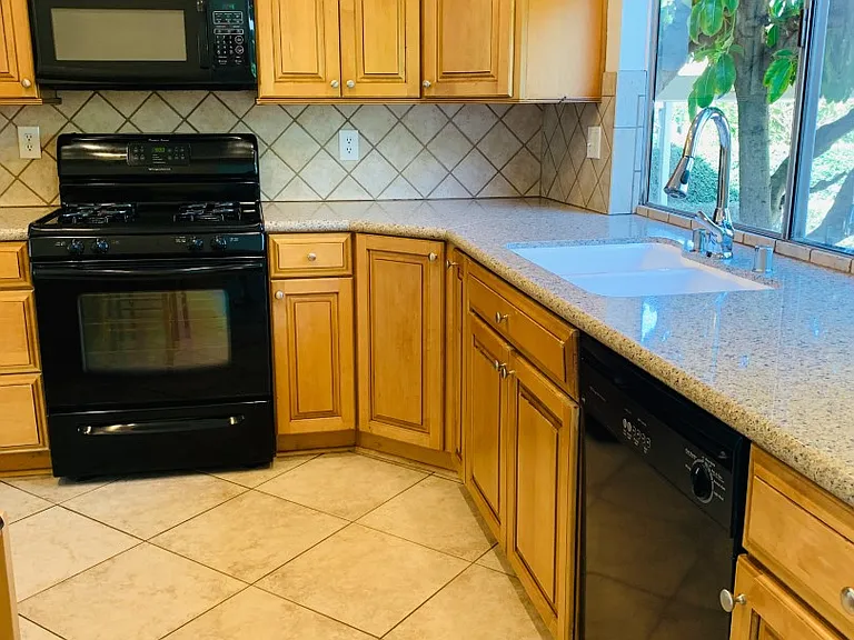 14751 Mulberry Ave — Photo 4