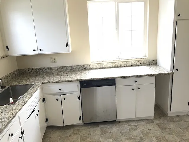 Castro Valley, Baywood, Charming 2 Bed, 1 Bath. Easy Access to 580 FWY & Bart! — Photo 2