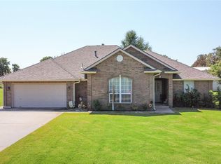 2305 Walnut Dr, Tuttle, OK 73089