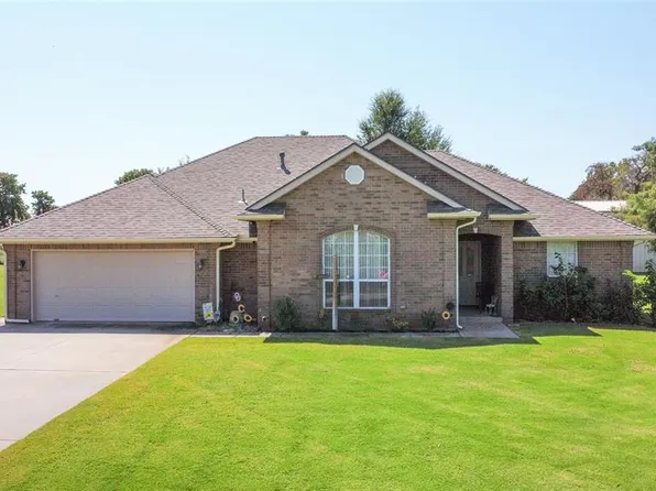 2305 Walnut Dr, Tuttle, OK 73089