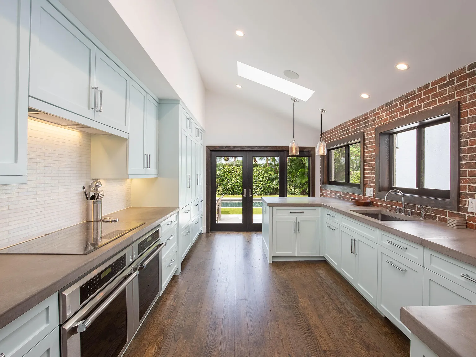 4 bed, 4.5 bath, 3167 sqft, $21,000 — Photo 2